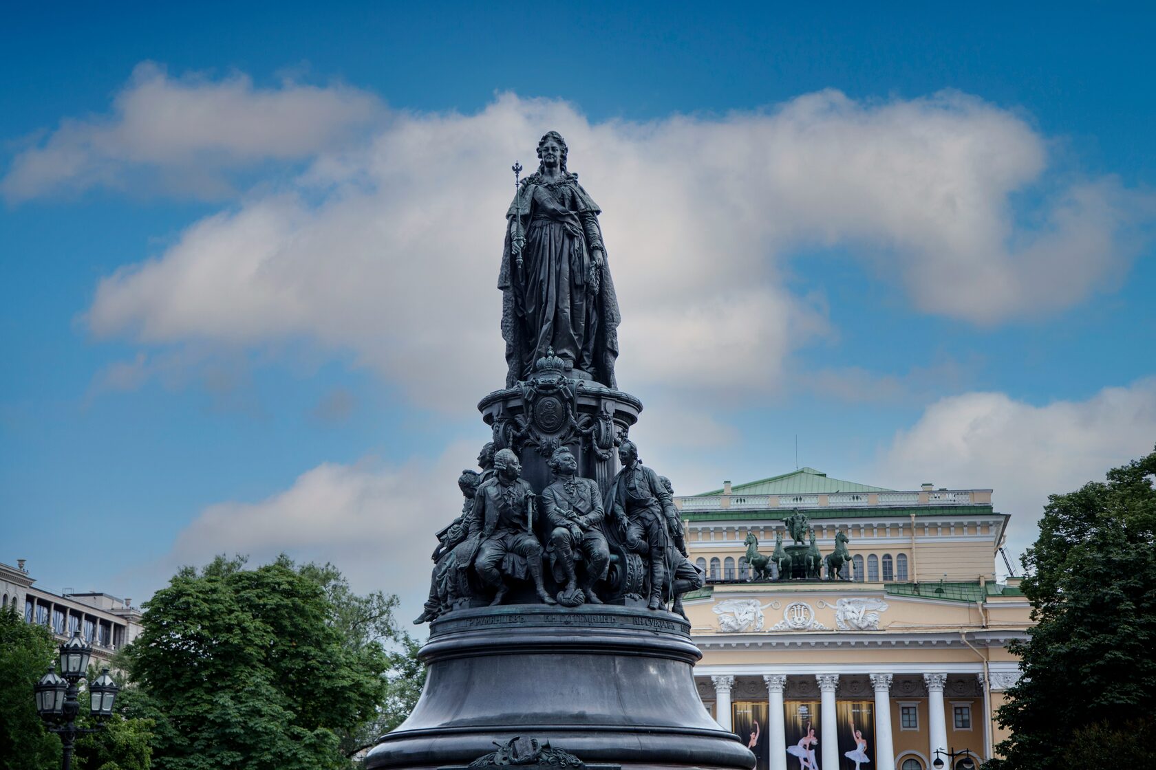 Экскурсии по парадным Санкт-Петербурга I Онлайн-запись!