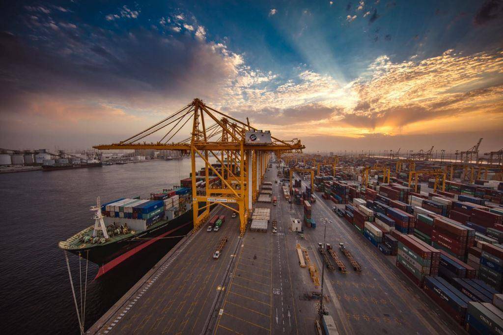 Jebel Ali port, cargo ship docking