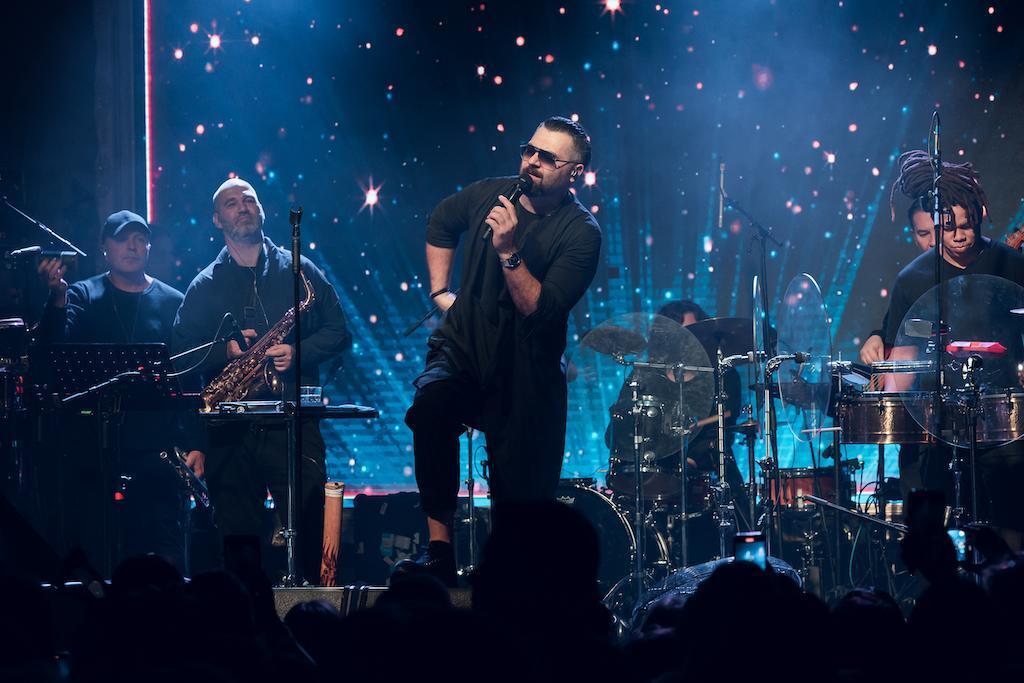 Провести банкет в ресторане