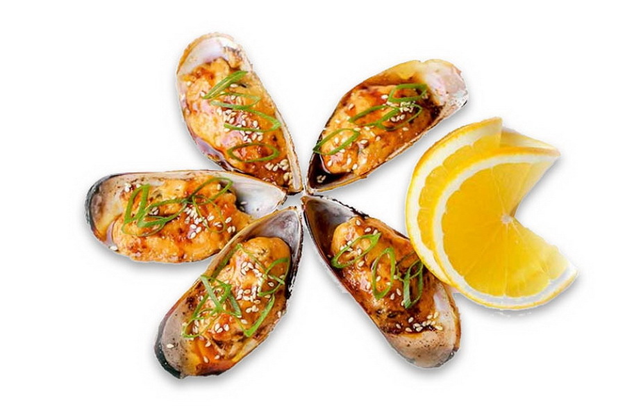 Заказать свежеприготовленные запеченные мидии можно в нашем суши-баре «Суши на дом Краснодар»