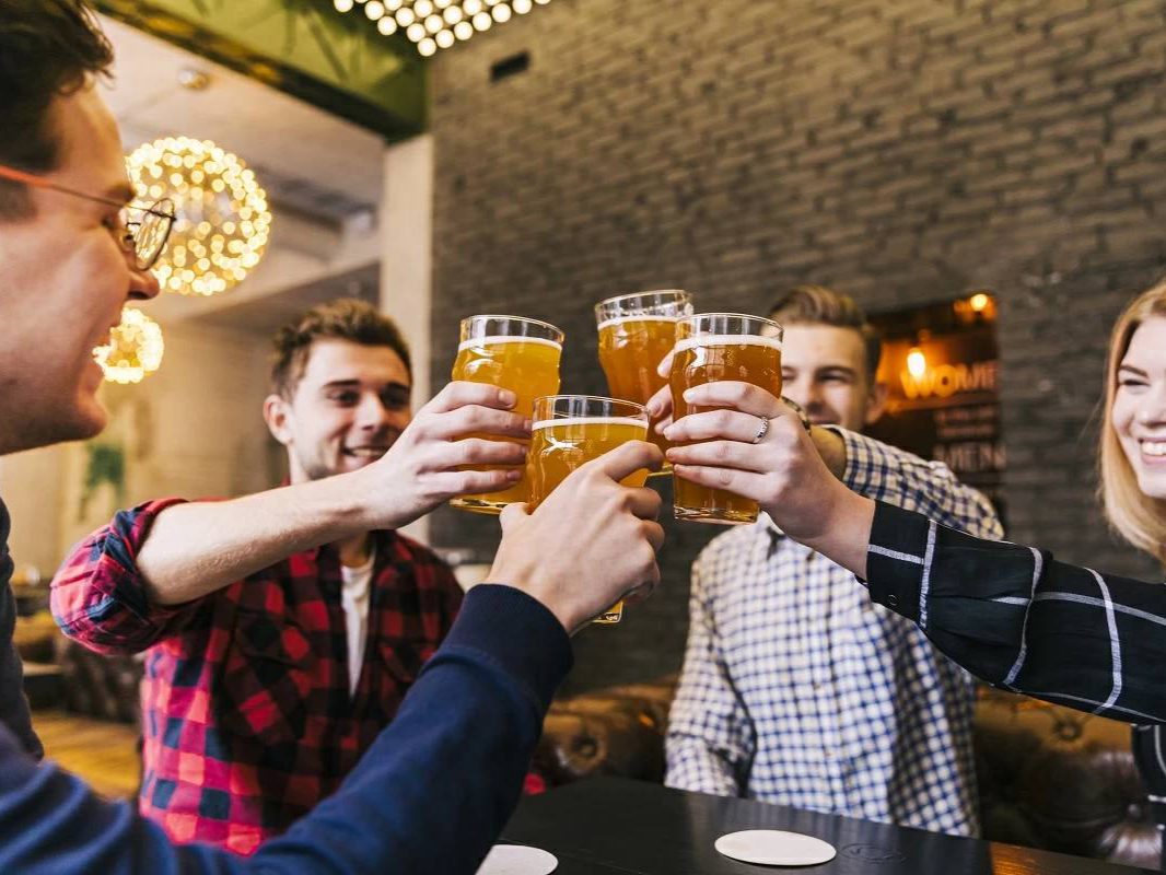 фото нанесения макияжа на лицо девушки 