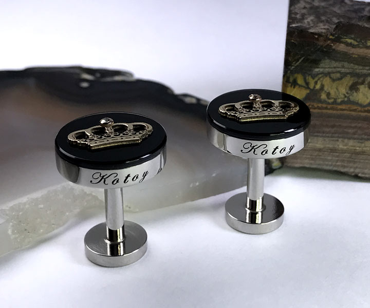 Гравировка на запонках по борту