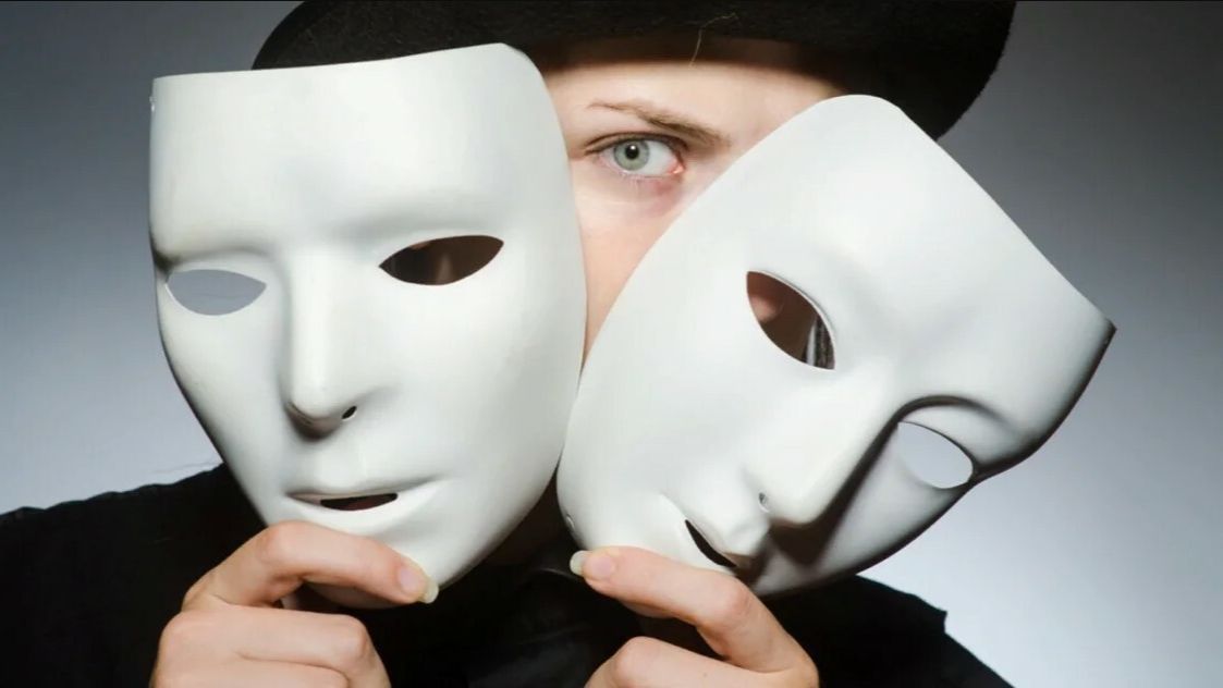 фото нанесения макияжа на лицо девушки 