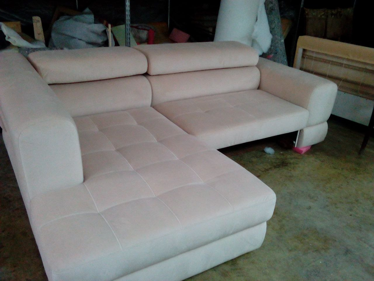 Угловой диван после реставрации: прочный каркас и новая современная обивка