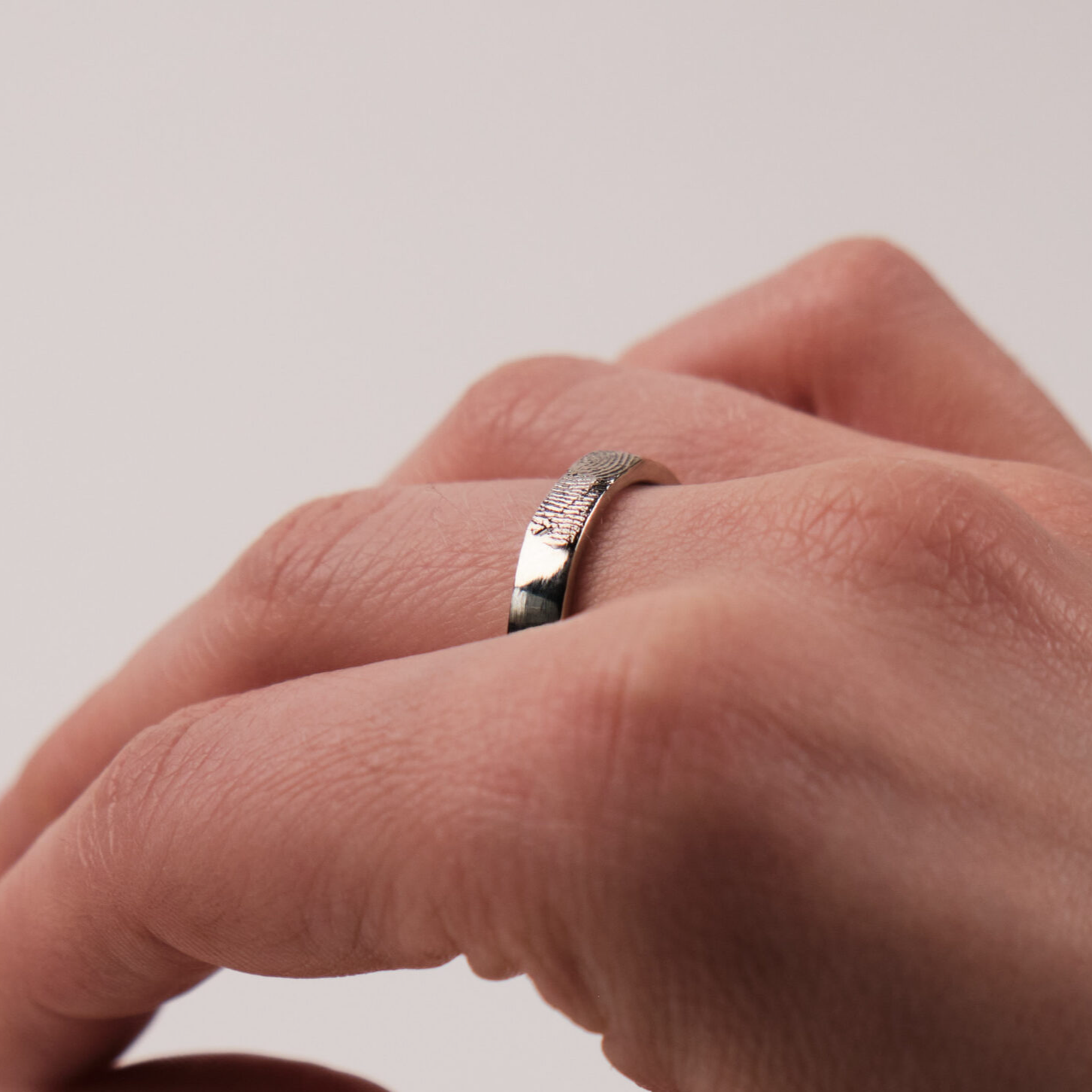 Кольцо с отпечатком пальца
