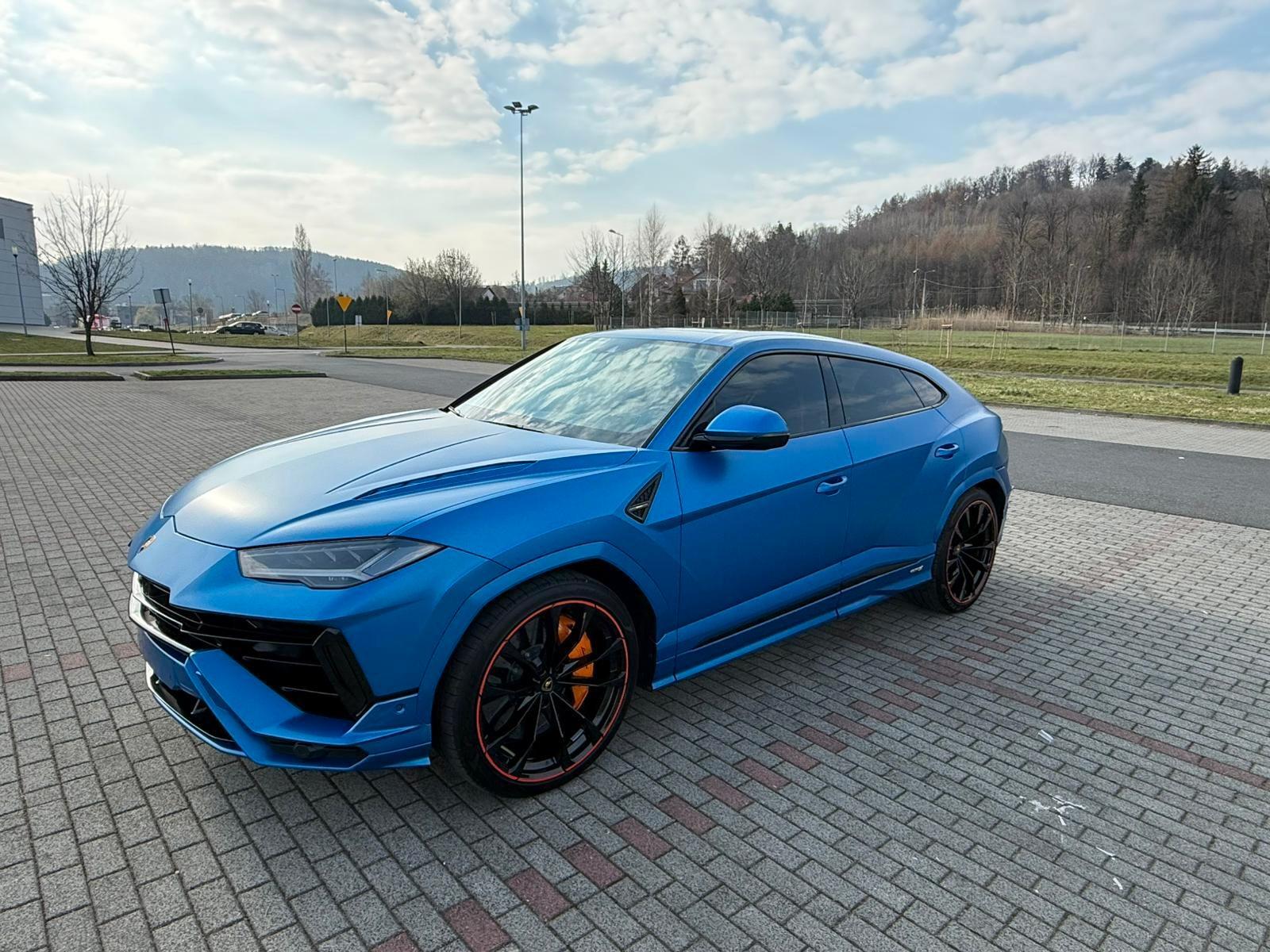 Lamborghini Urus S — representative model image