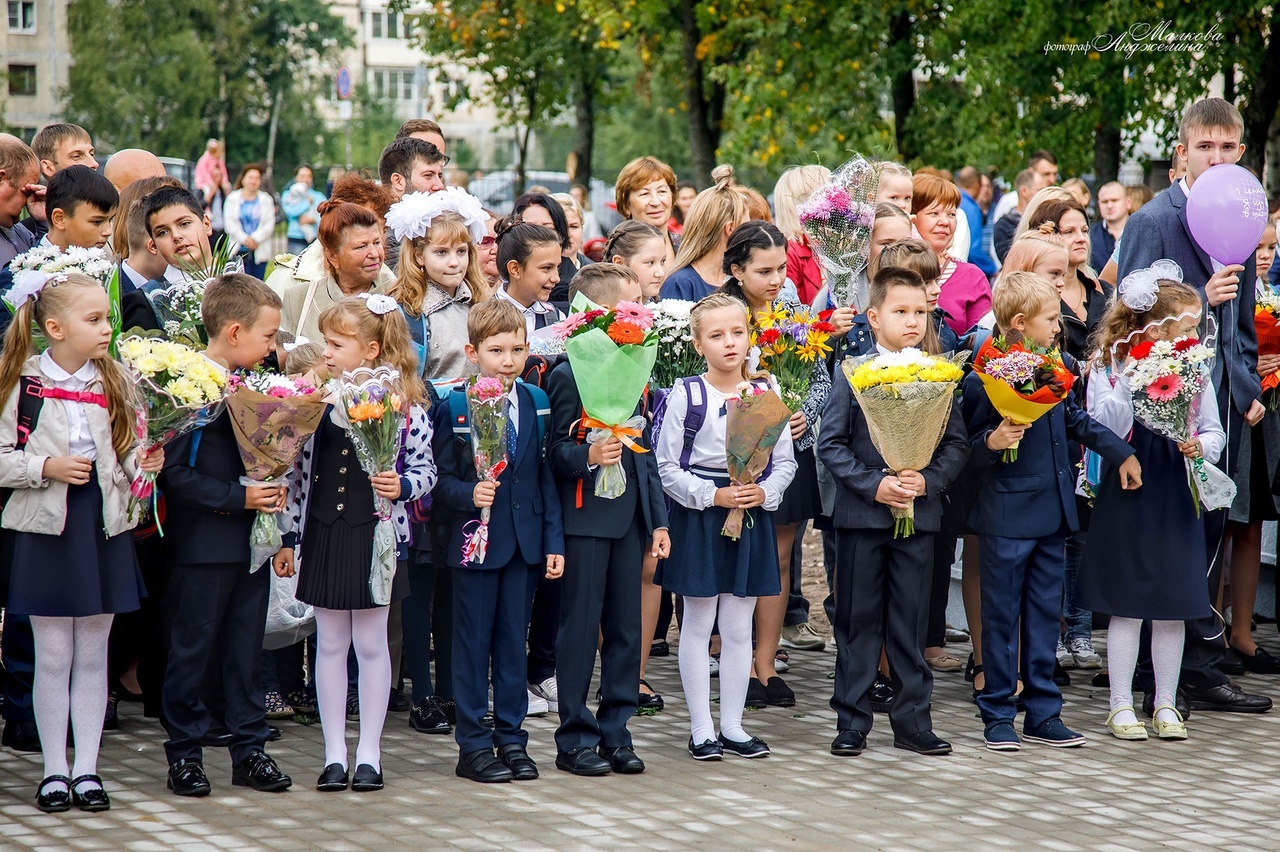 Начальные классы 1 класс. 1 Первый класс. Школа 1 класс. Первоклашка в 1 й класс. Первый раз в 1й класс.