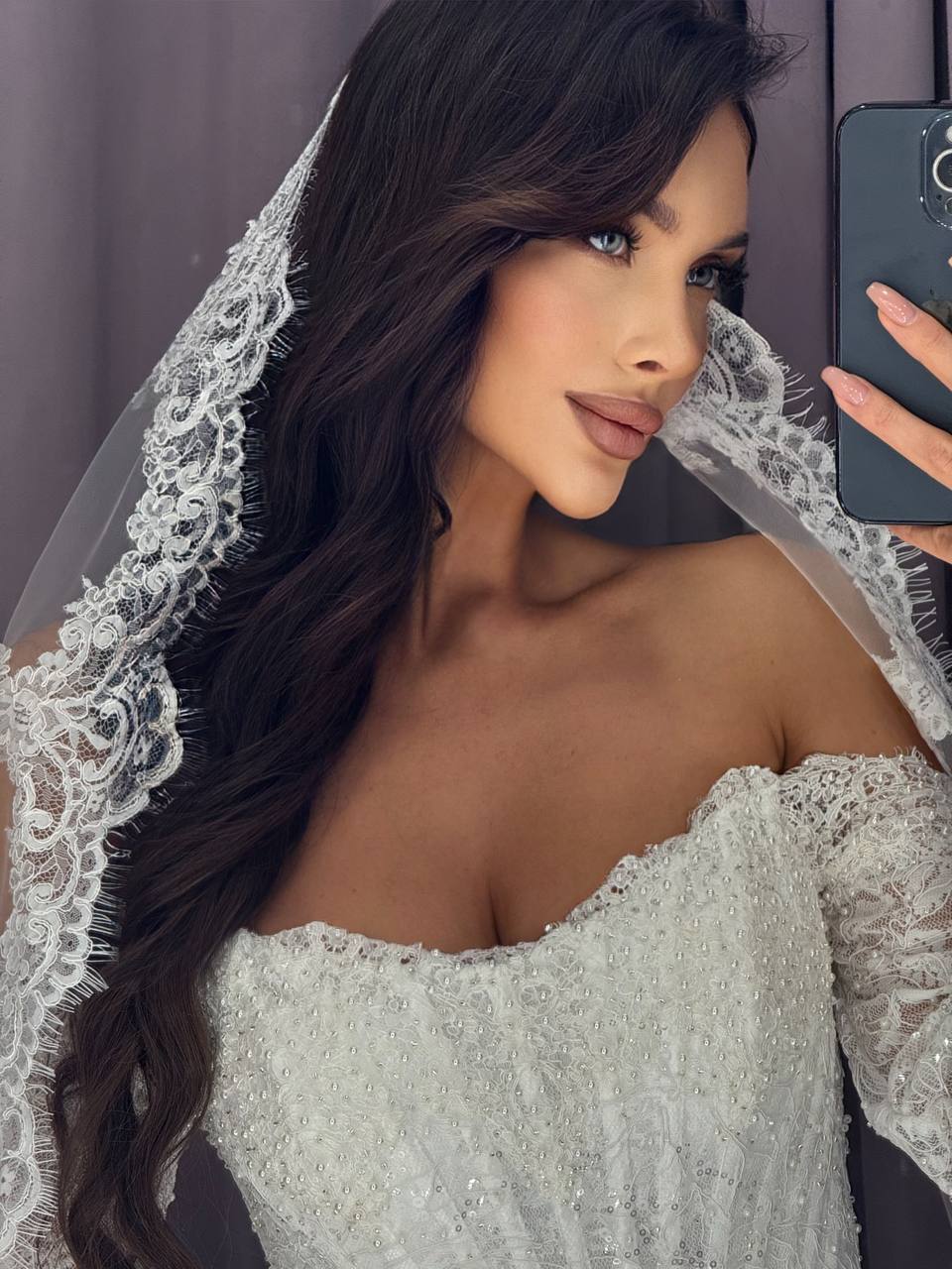 свадебное платье роскошное с кружевом