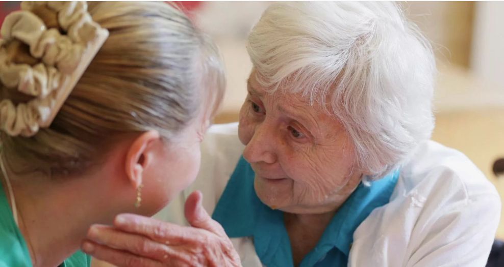 Старость не радость: о том, как люди с деменцией нуждаются в нашей помощи и понимании