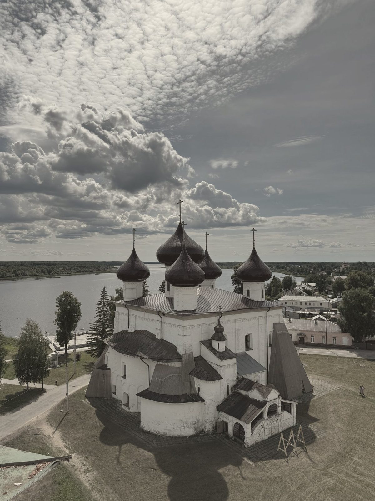 Каргополь, собор и река