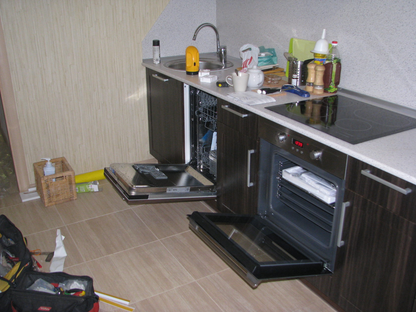 варочная панель и посудомоечная машина в одном шкафу