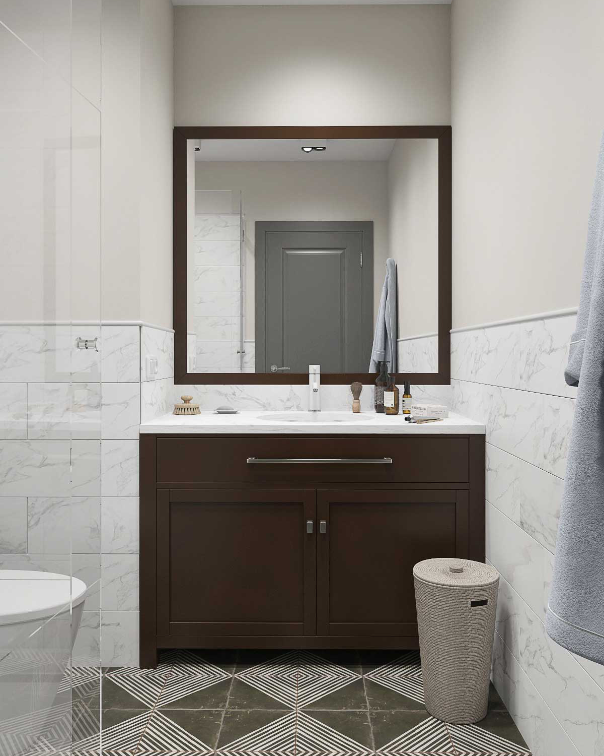 Коричневая тумба под раковину, квадратное зеркало над классической раковиной. Плитка под белый мрамор. Керамогранит с узором на полу.