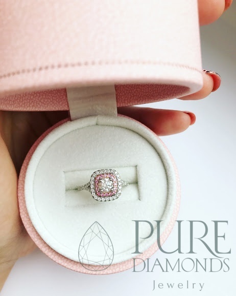 Кольцо с бриллиантами и розовыми сапфирами