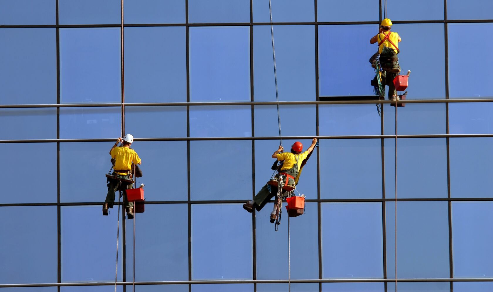 Мытье окон Альпинистами на высоте в Санкт-Петербурге - цена на высотную ...