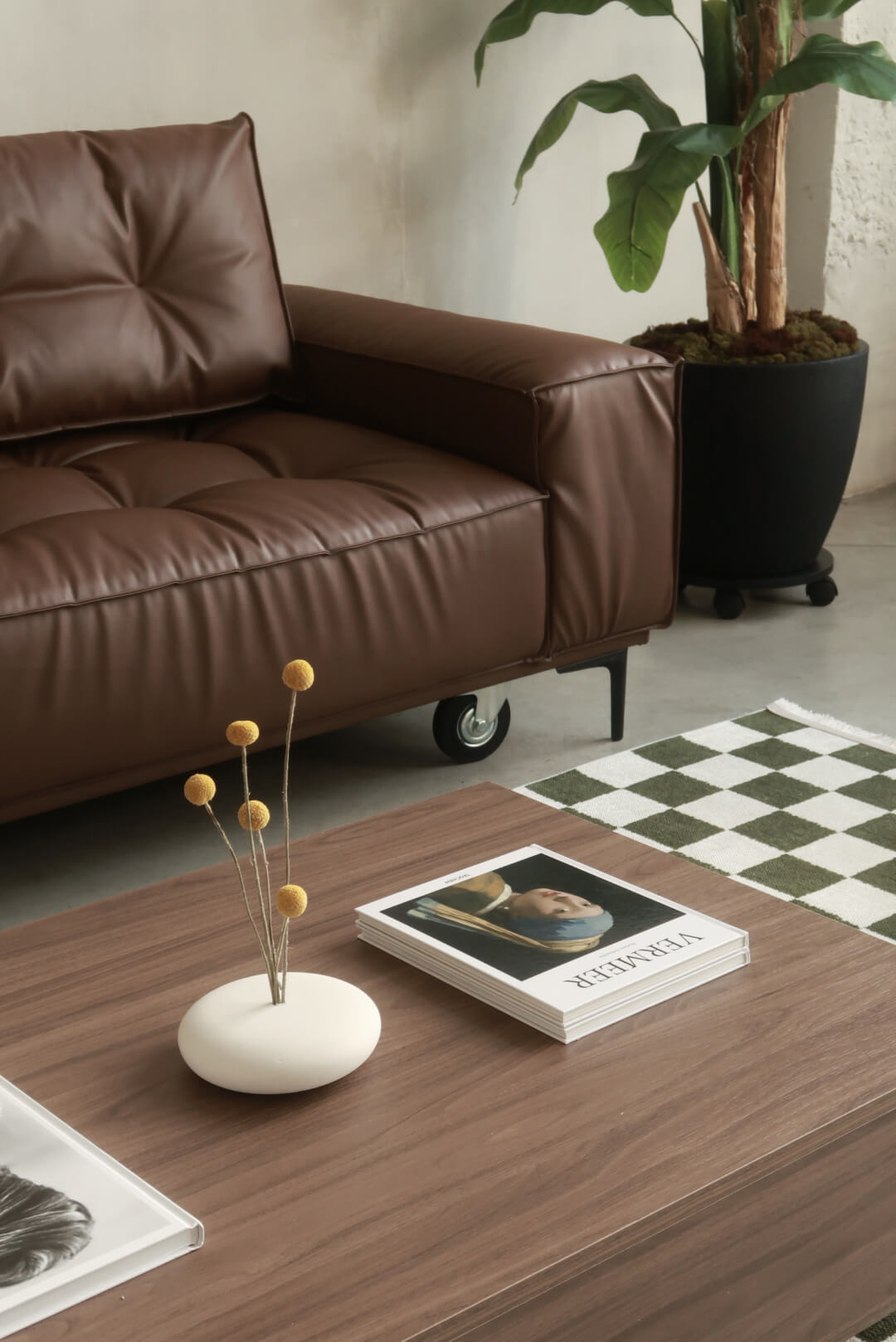 Фотостудия STUDIO’19 в Челябинске 2 оранжевое кресло