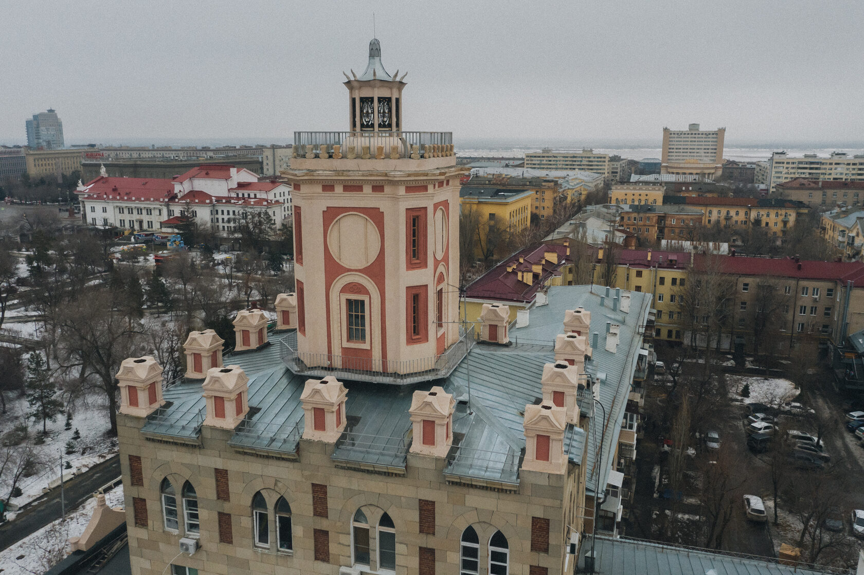 Сталинка с башней в Горсаду: как выглядит изнутри дом главного архитектора  Сталинграда