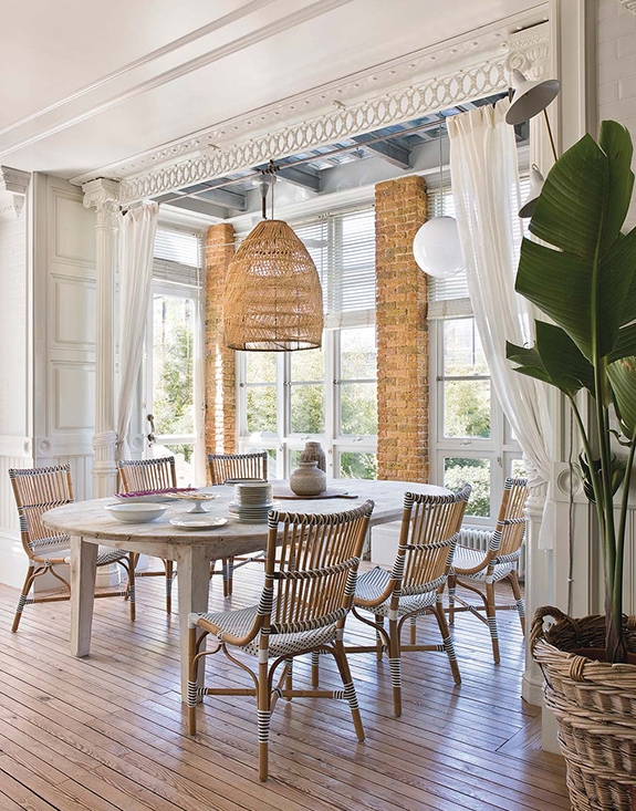 британский колониальный интерьер столовая