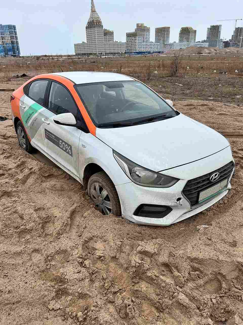 Внедорожная Эвакуация автомобиля Hyundai Solaris, на Васильевском острове в Василеостровском районе Санкт-Петербурга