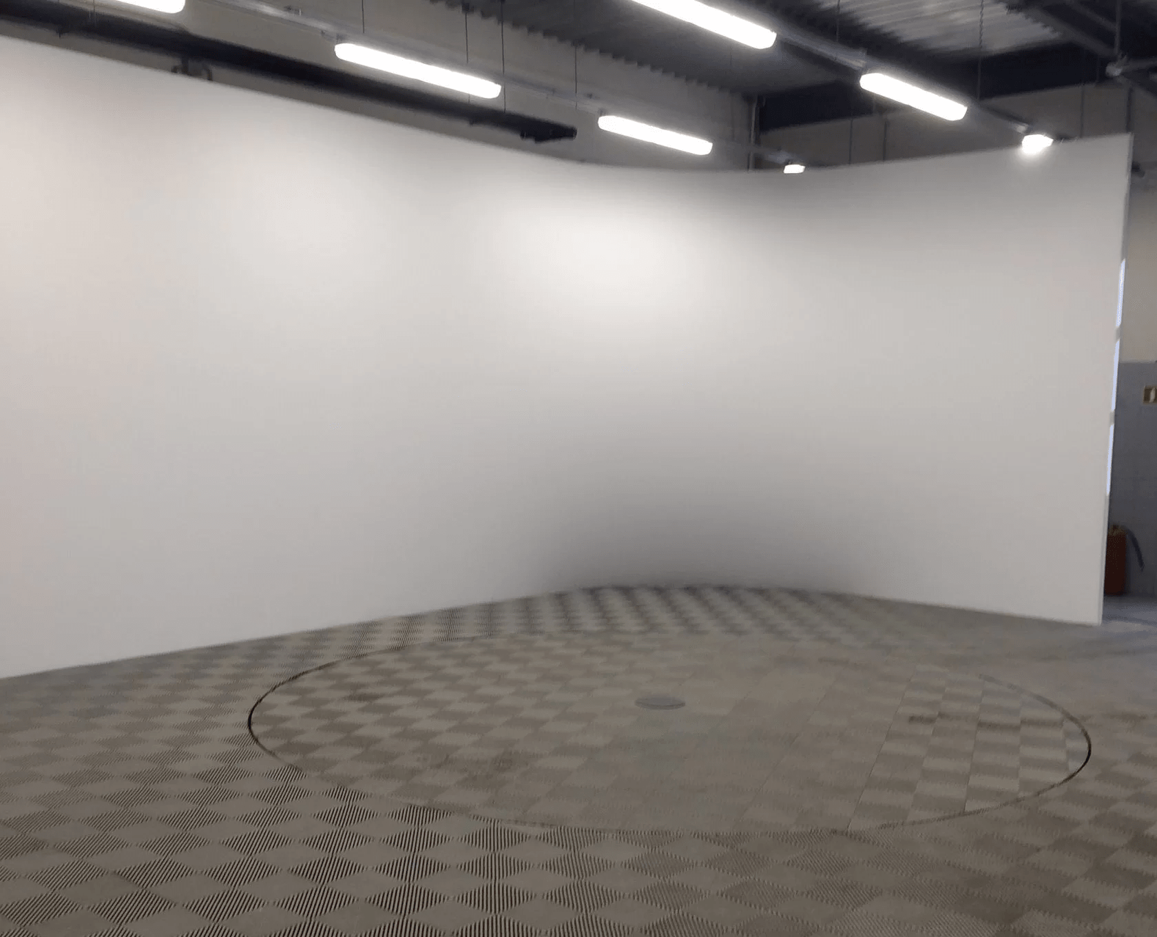 Поворотная платформа для съемки автомобилей. Съемочное оборудование ФС360.