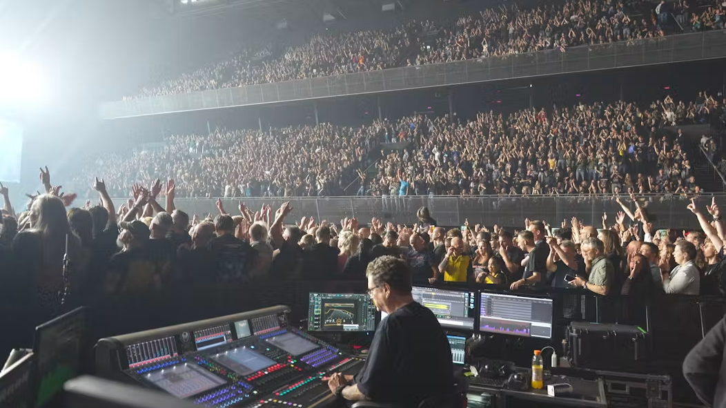 Waves LiveBox, Waves SuperRack SoundGrid, FOH-инженер Iron Maiden, Кен Пуч Ван Друтен, концертные плагины Waves, сторонние VST3 плагины, микширование живого звука, DiGiCo Quantum 7, Alpha Labs DeFeedback, подавление обратной связи на концерте, обработка вокала Брюса Дикинсона, обработка бас-гитары Стива Харриса, Waves CLA-2A, Waves C6, Waves F6, Waves R-Bass, Magma BB Tubes, плагин Waves Vitamin, купить Waves в Москве, официальный дистрибьютор Waves в России, Главконцерт Waves, профессиональное концертное звуковое оборудование, настройка вокальной цепочки эффектов, Dante маршрутизация звука