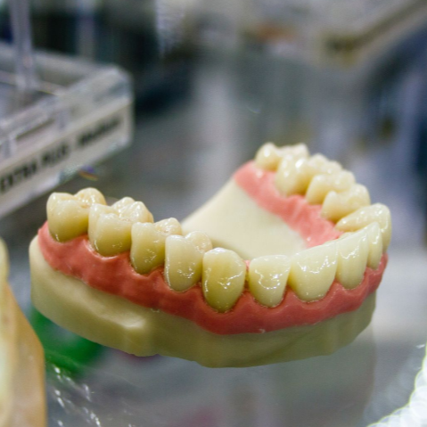 имплантация зубов и вредные привычки