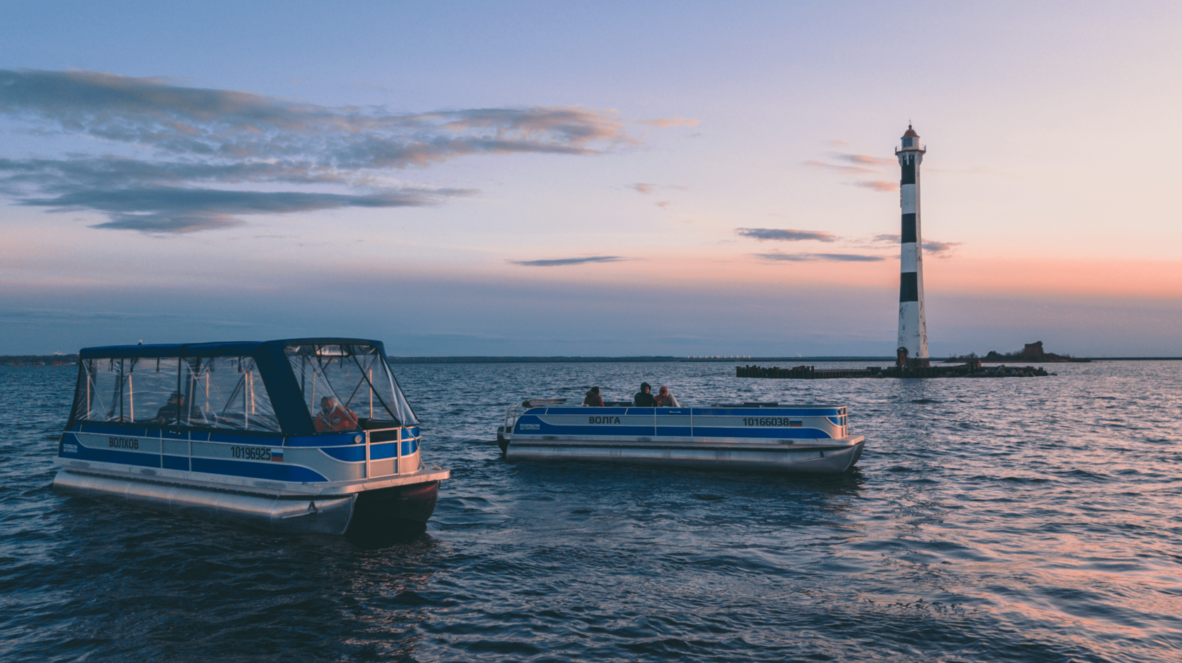 Морская прогулка по фортам. Морская прогулка вокруг Фортов Кронштадта. Кронштадт морская прогулка по фортам. Кронштадт морская прогулка. Кронштадт моряки 2021.