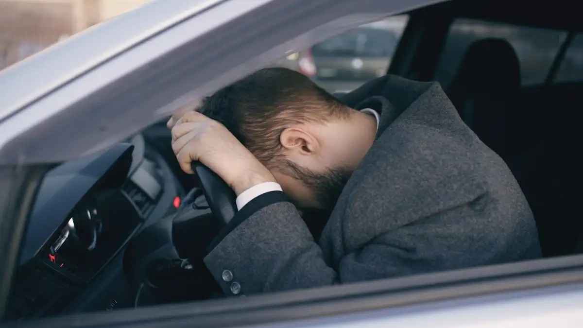 Трезвый водитель в Алматы за рулем автомобиля после вечернего мероприятия безопасная доставка клиента и авто сервис Toretto 24 7