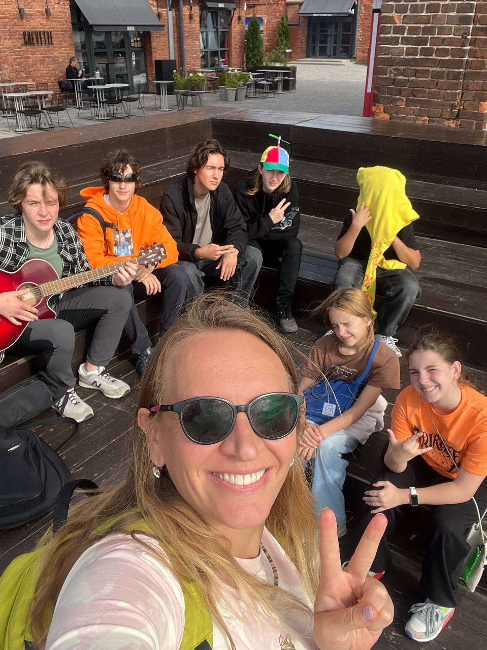 Монополия — разговорный клуб за настольной игрой