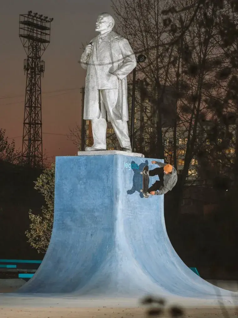 Под Екатеринбургом из памятника Ленину сделали рампу для ...