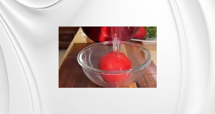 Приготовление шакшуки с мясом и фетой на сковороде: шаг 3
