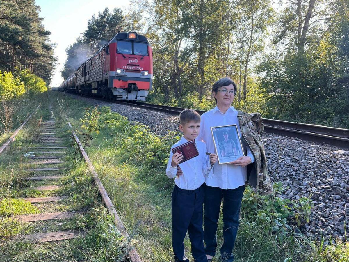 «Вернется – покажем фотографии»: участницы «Жены Героев» устроили необычную фотосессию