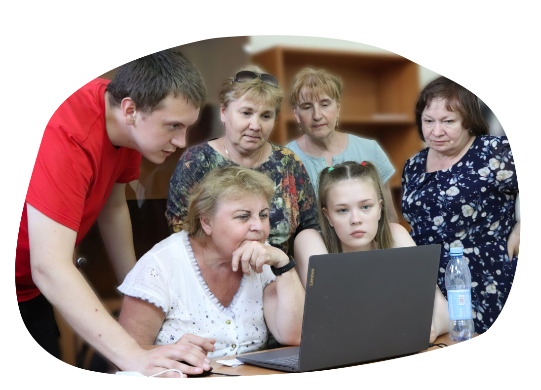 Занятие по обучению пенсионеров основам цифровой грамотности