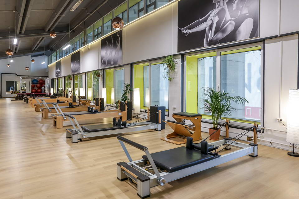 Фитнес консалтинг. Пилатес студия. Wellness центр. Пилатес плюсы. Пилатес плюс оборудование.