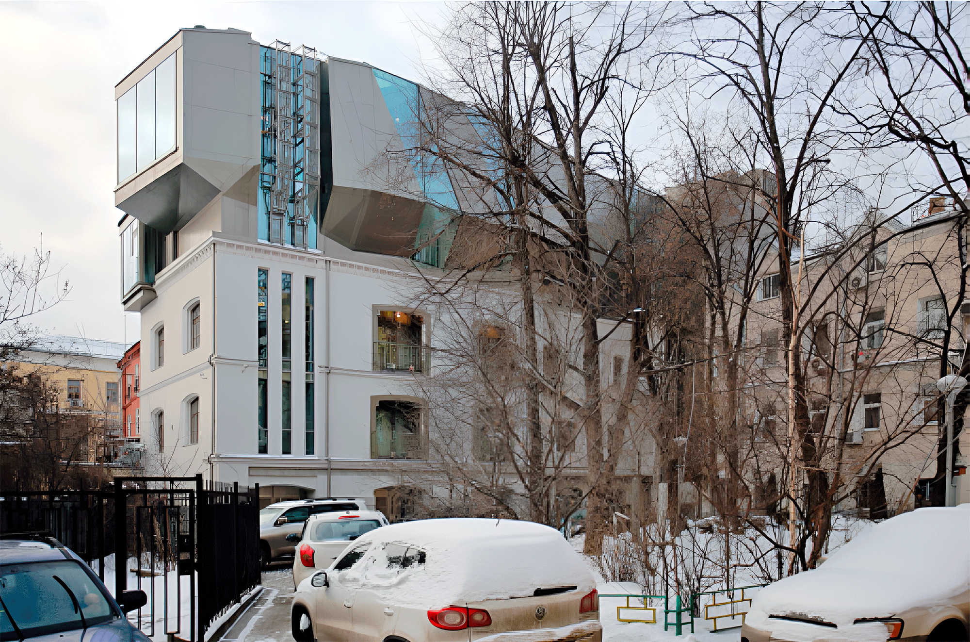 Reconstruction of an Apartment House in Kislovsky Lane