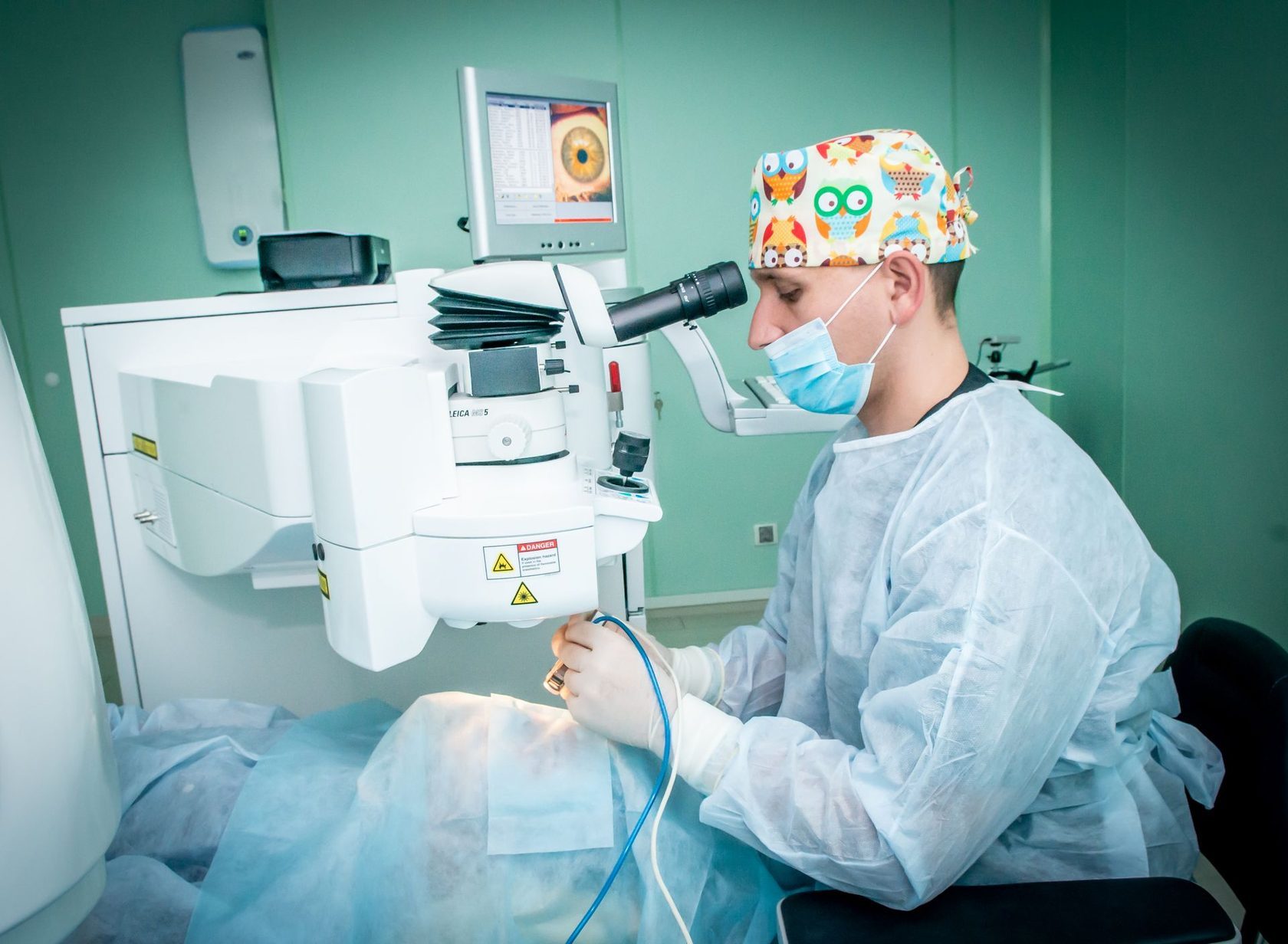 Коррекция зрения цена clinicaspectr ru. Лазерная коррекция зрения. Лазерная коррекция анестезия. Коррекция зрения врач.