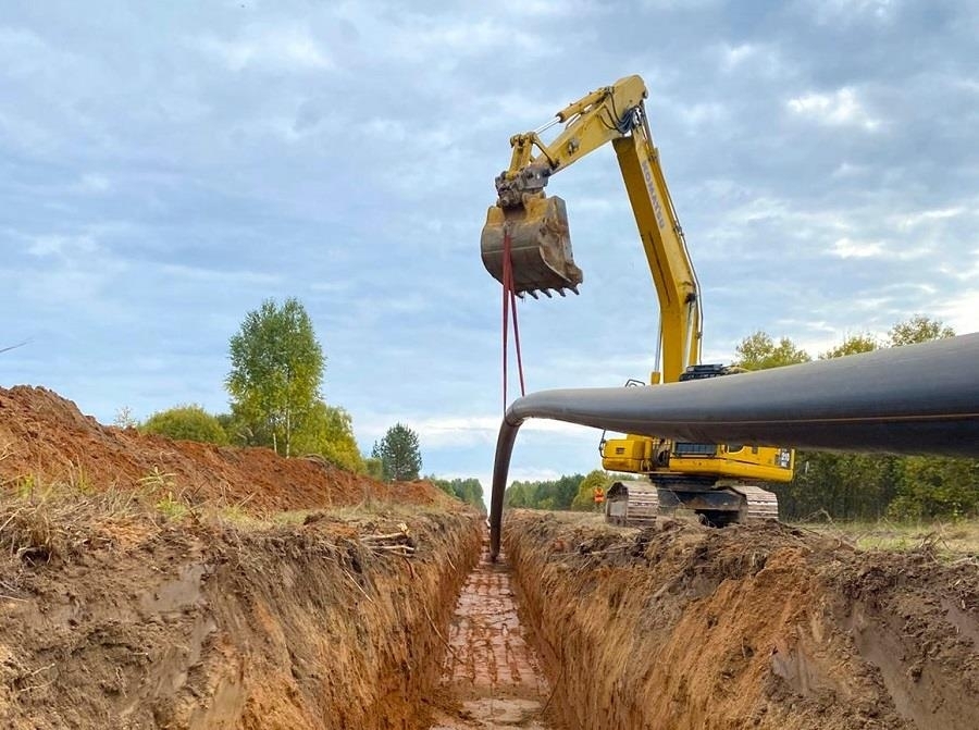 Укладка газовой трубы ПЭ100 в траншею