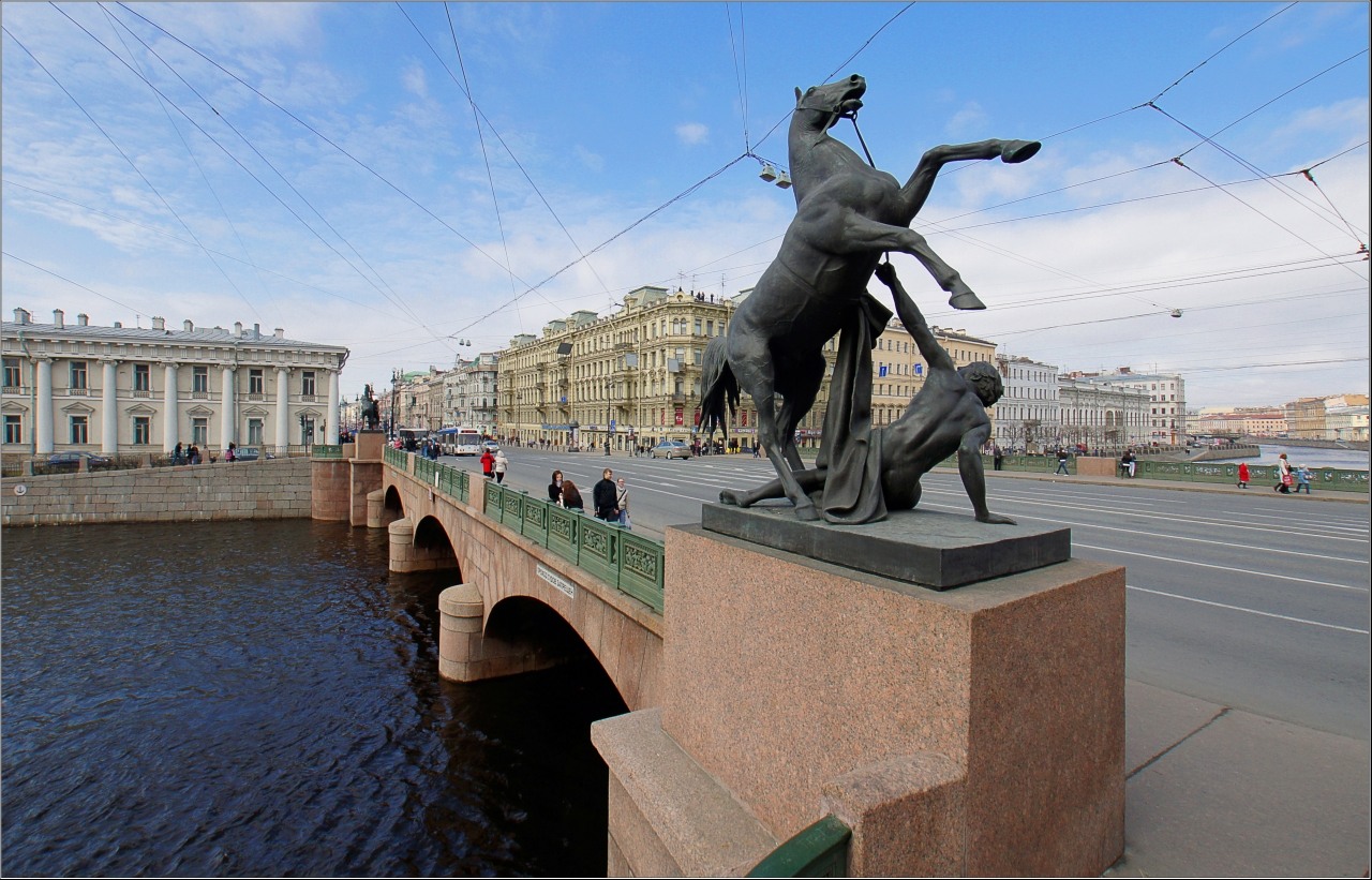 Первая достопримечательность санкт петербурга. Аничков мост в Санкт-Петербурге. Река Фонтанка Аничков мост. Памятник Аничков мост в Санкт Петербурге.