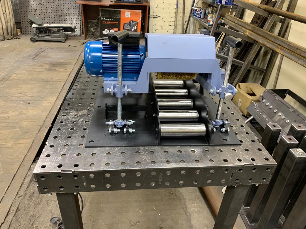 Зачистка труб большого диаметра до 160мм является важным этапом производственного процесса многих отраслей промышленности, где требуется обеспечить высокое качество поверхности для последующей установки сварных соединений