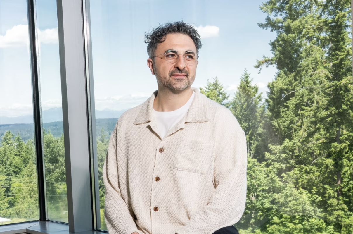 Компания Microsoft активно работает над снижением зависимости от OpenAI , глава Майкрософт