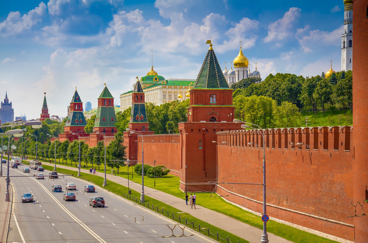 Какой кремль был построен. Стены и башни Московского Кремля. Кремлевская стена Москва. Стены Кремля в Москве. Кремлевская стена мосва.