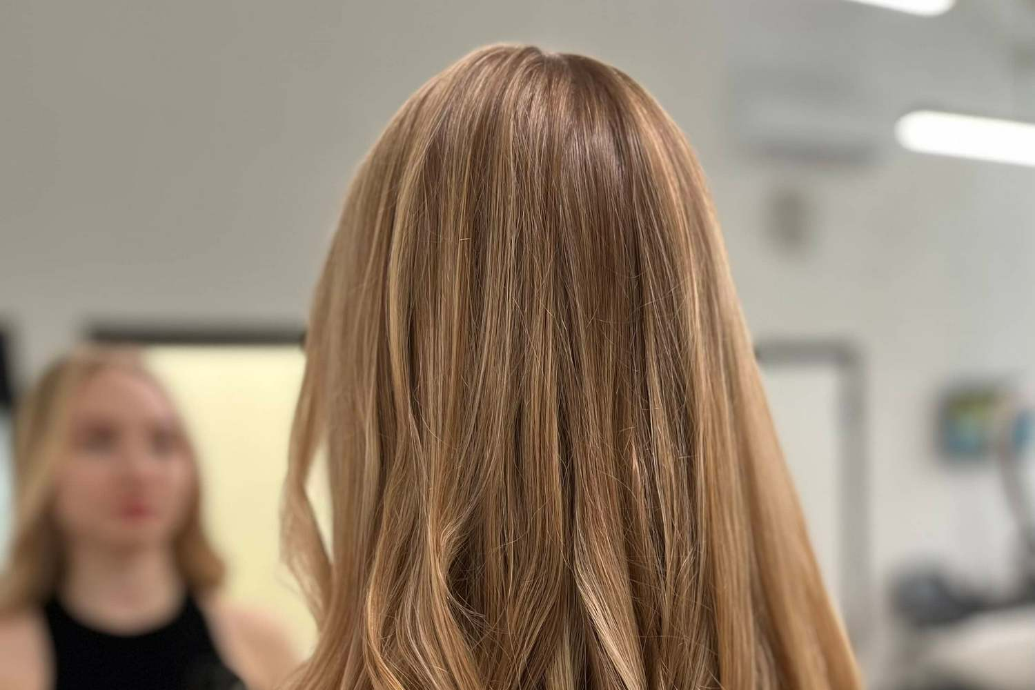 <span style="font-weight: 500;">Женская стрижка — 990 руб.</span><br /><span style="font-weight: 500;">Мужская стрижка — 600 руб.</span>