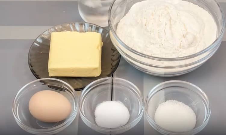 Приготовление пирога киш с курицей, грибами и сыром: шаг 1