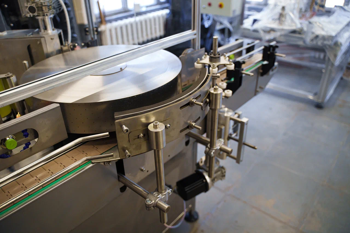 Вариант этикетировочного оборудования от компании ПрактикМ