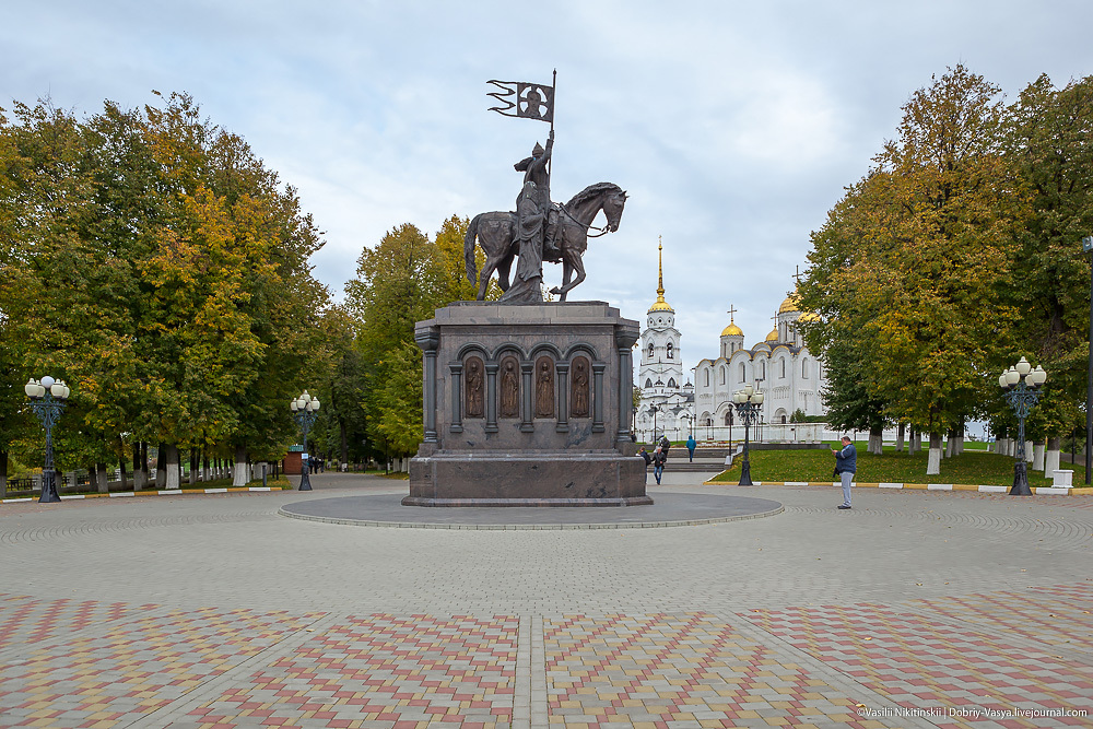 Территория города владимира. Достопримечательности Владимира Соборная площадь. Владимир достопримечательности памятник на Соборной площади. Владимир красное солнышко Соборной площади Владимир. Владимир город памятник Владимиру.