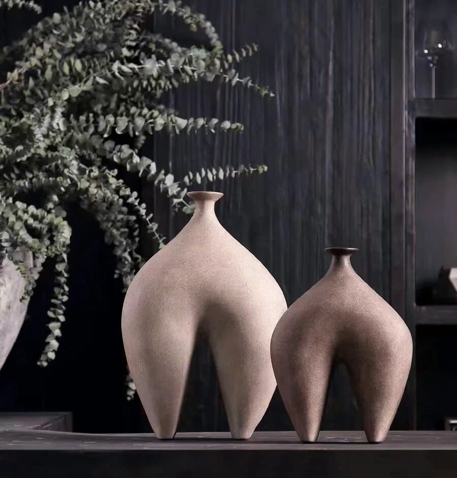 парные вазы из глины 