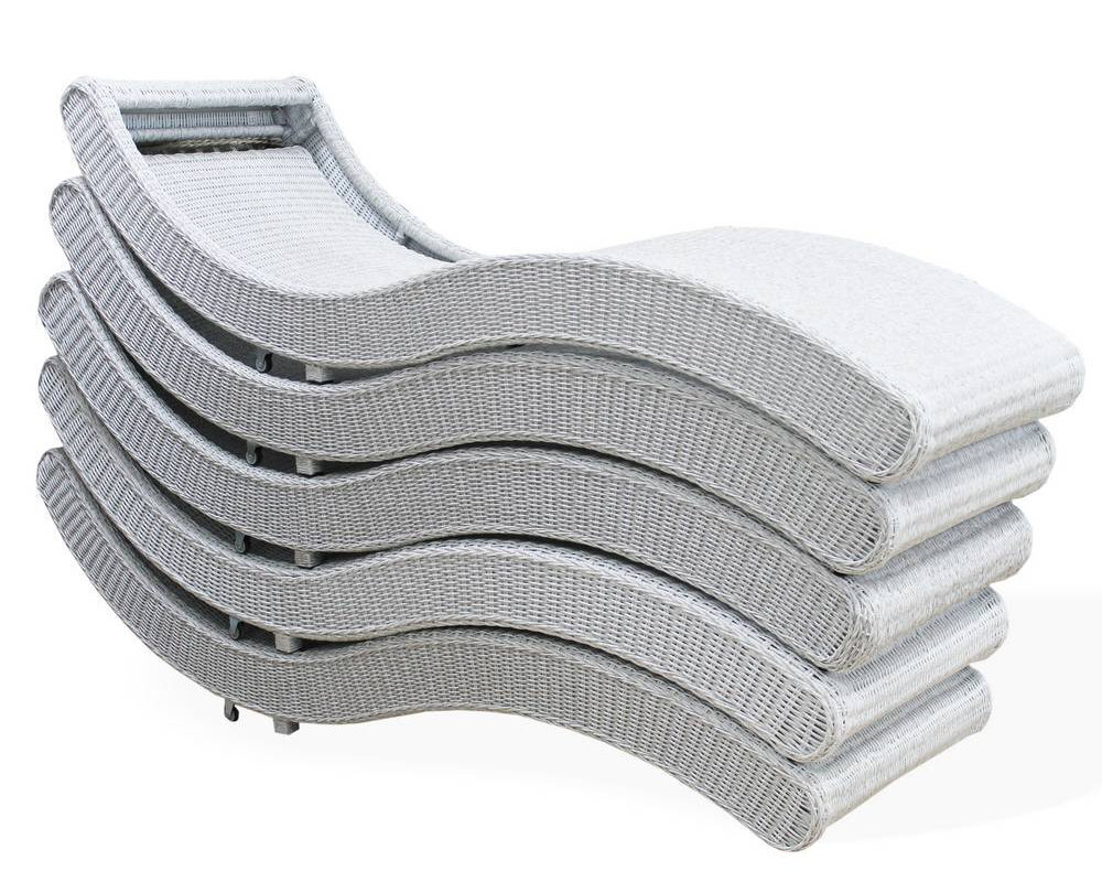 Шезлонги из искусственного ротанга на колёсах