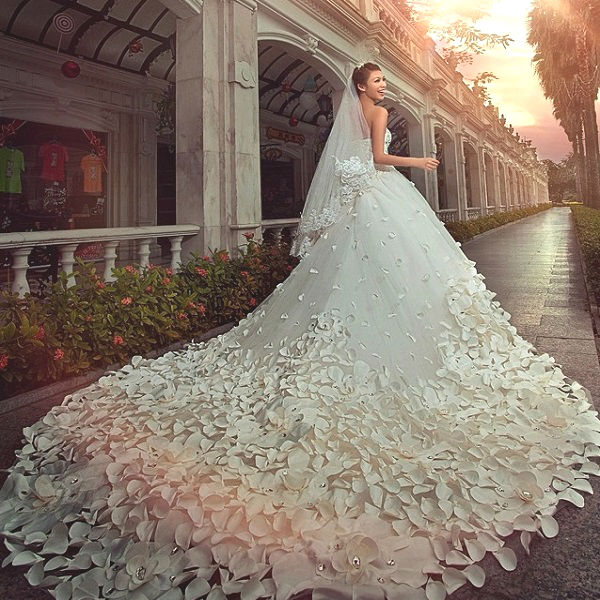 Пышные свадебные платья — со скидками до 80% - ТЦ Вега (Москва)