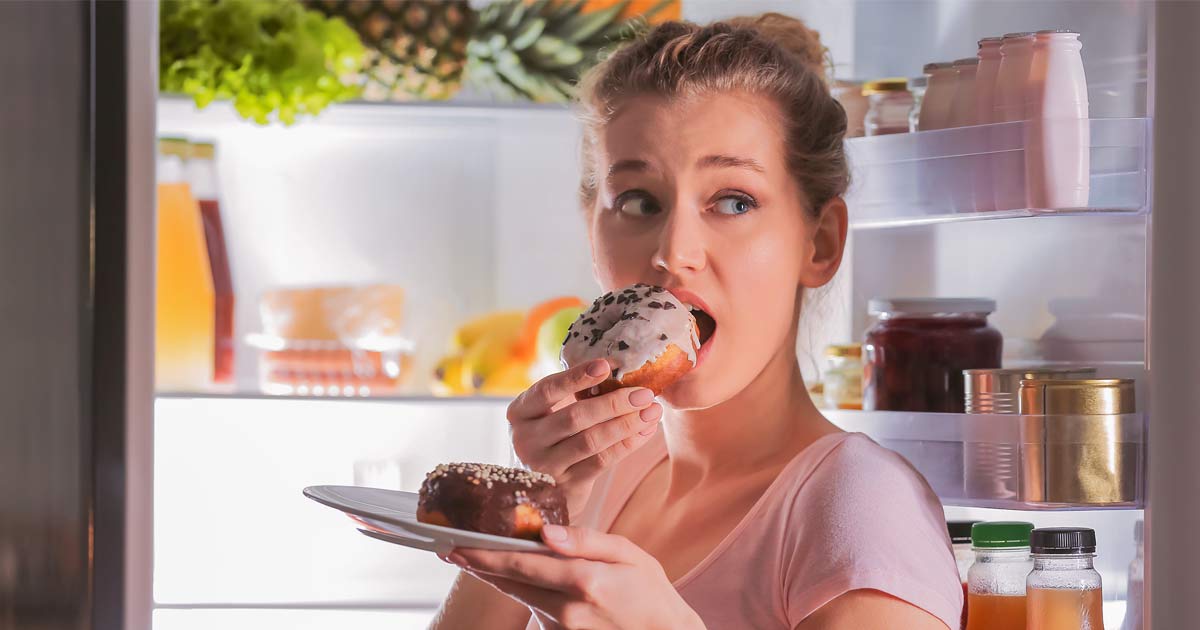 Midnight Snacking? 3 Ways Munching at Night Affects Your Digestion