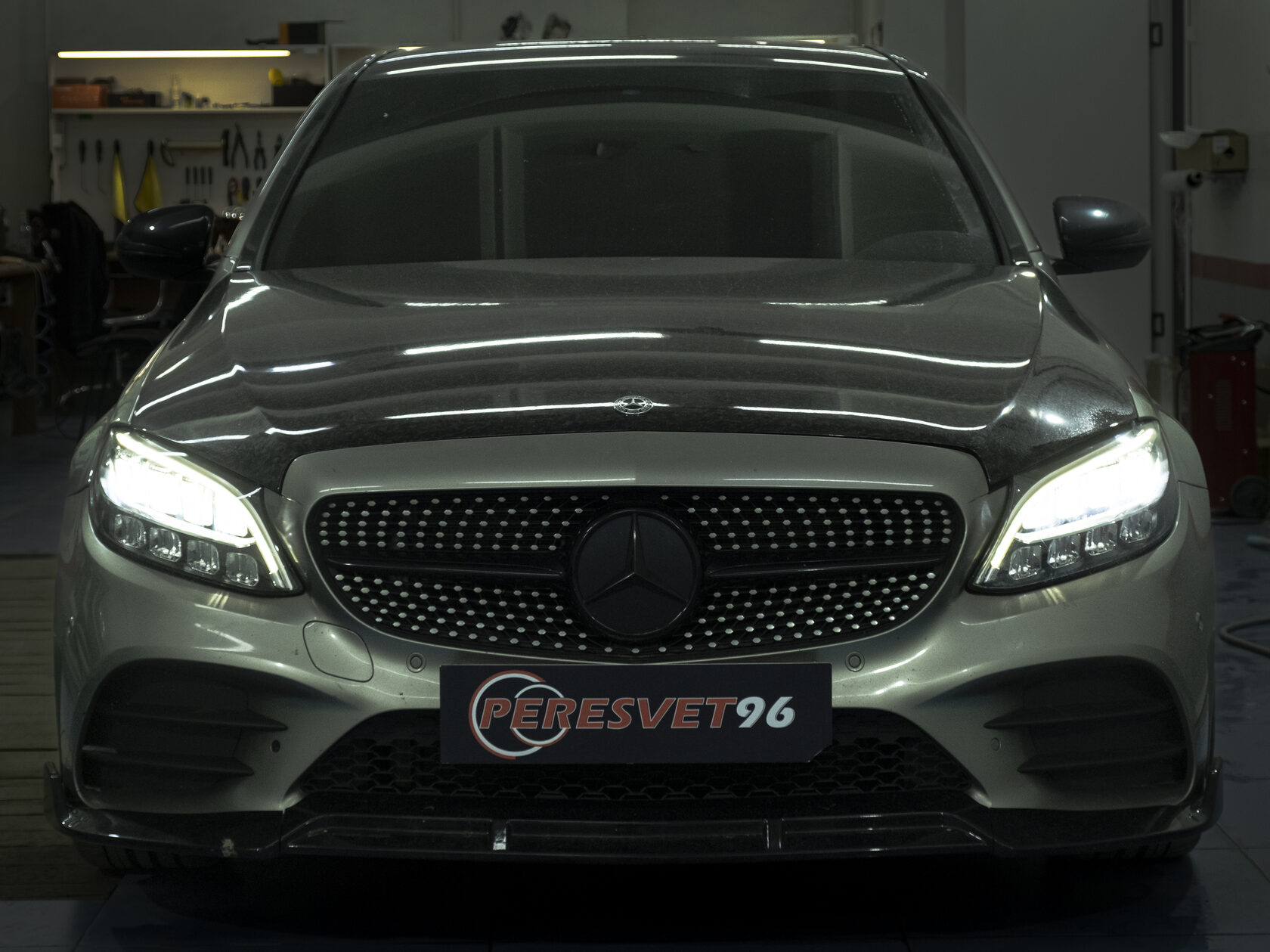 Mercedes-Benz C-Class — устранение запотевания фары