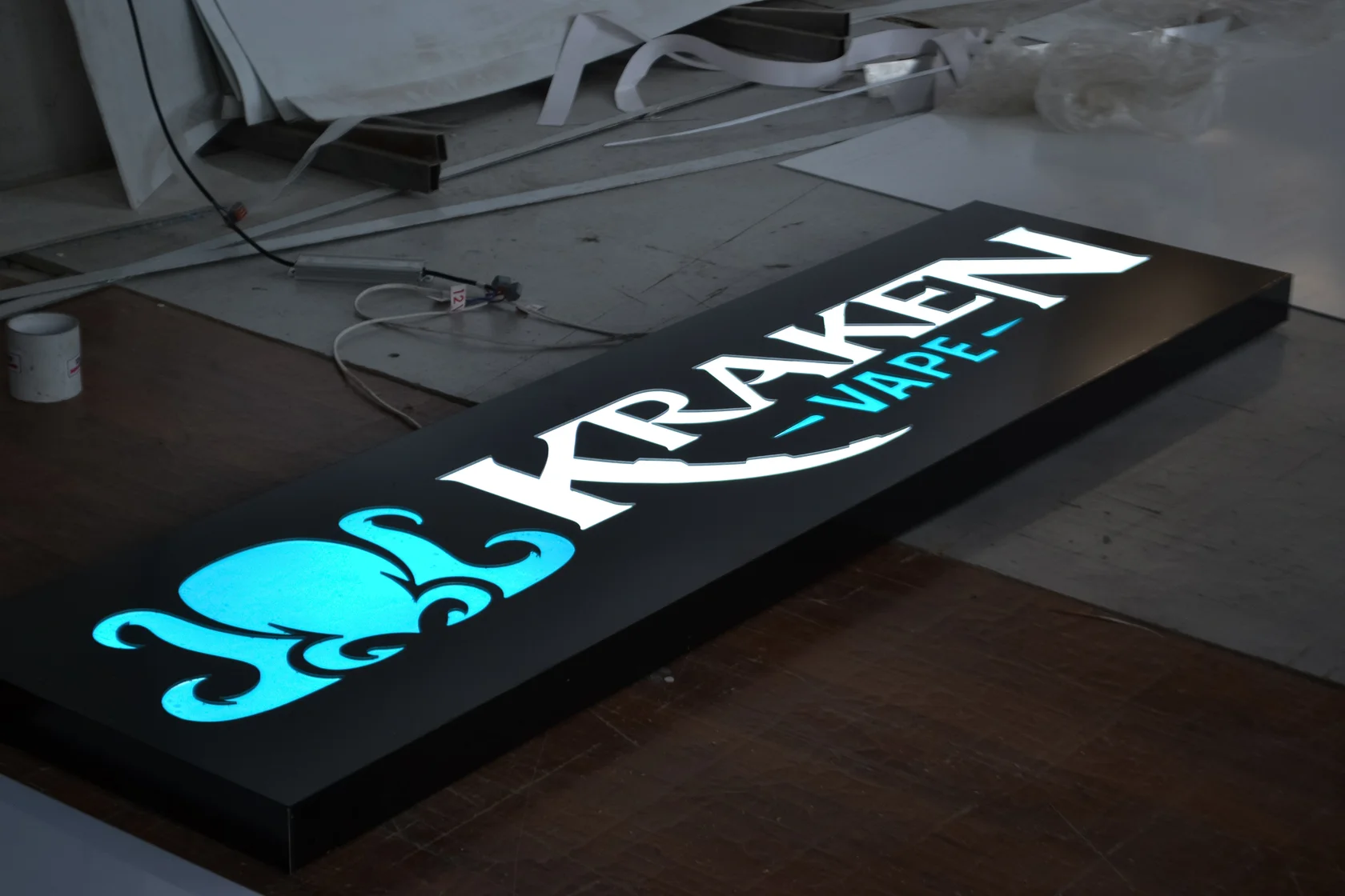 Прямоугольный световой короб Krakken Vape